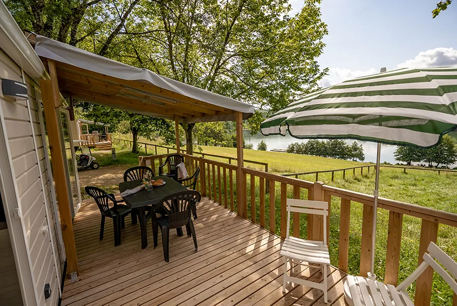 Accommodation - Mobile Home Premium 29M² (2 Bedrooms) + Lake View + Half-Covered Terrace 6M² - Flower Camping du Lac du Causse