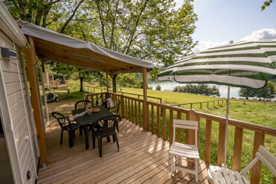 Premium mobile home 29m² (2 bedrooms) + dishwasher + TV + 6m² semi-covered terrace with lake view