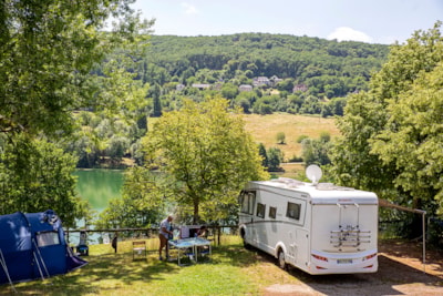 Comfort Package lake view (caravan or motorhome / 1 car / electricity )