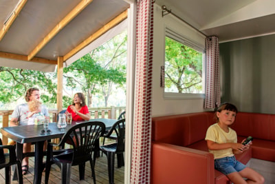 Premium mobile home 29m² (2 bedrooms) + dishwasher + TV + 6m² semi-covered terrace with lake view