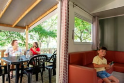 Mietunterkunft - Mobilheim Premium 35M² (3 Zimmer) - Seeblick + Halbüberdachte Terrasse 6M² - Flower Camping du Lac du Causse