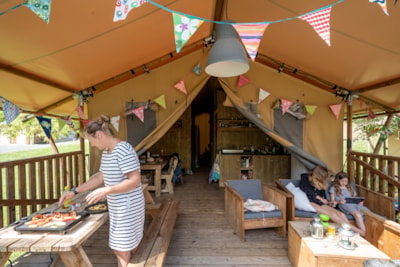 35m² glamping tent (2 bedrooms) + 15m² covered terrace