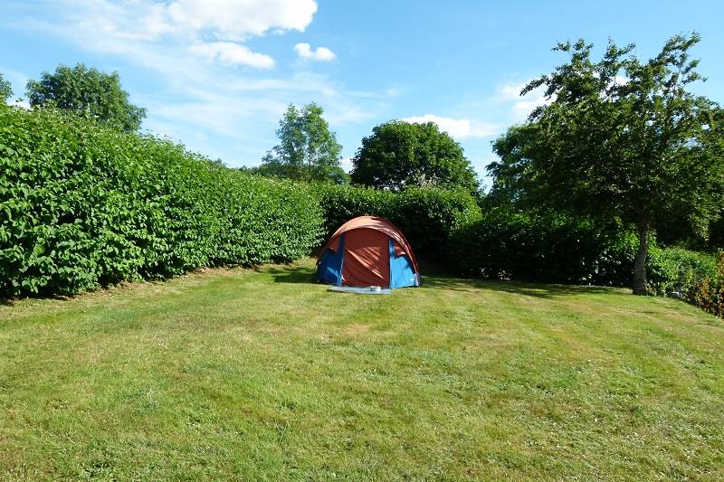 Emplacement - Emplacement De Camping Sans Électricité Pour Tente - Camping Val Vert en Berry