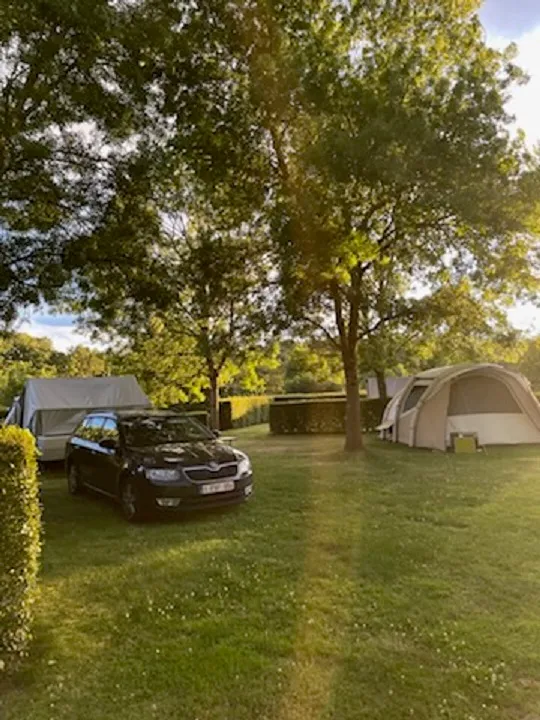 Emplacement - Emplacement Avec Électricité Pour Tente - Flower Camping Val Vert en Berry