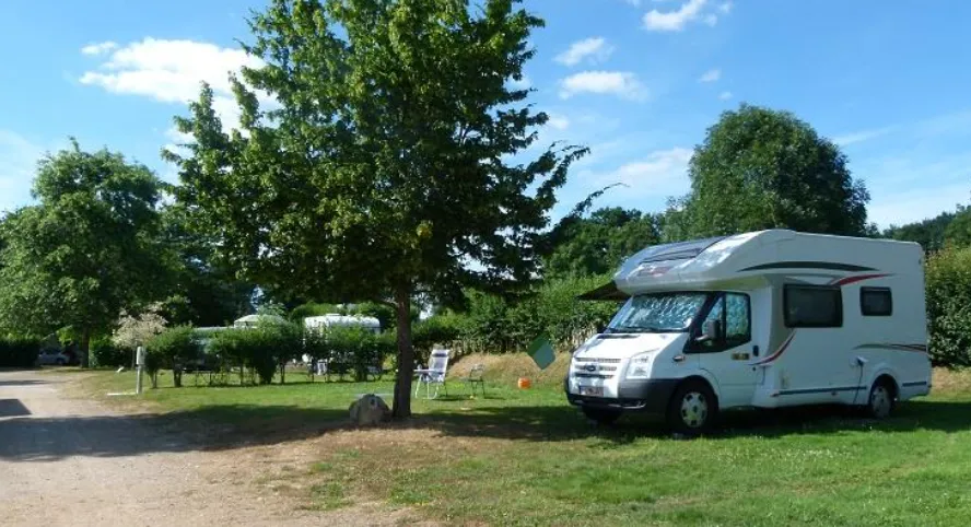 Emplacement - Forfait Privilège (Emplacement + Tente Ou Caravane Ou Voiture) Avec Électrcité Et Eau - Flower Camping Val Vert en Berry