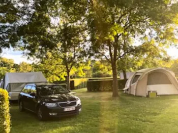 Stellplatz - Pauschale Wanderer Ohne Strom - Flower Camping Val Vert en Berry