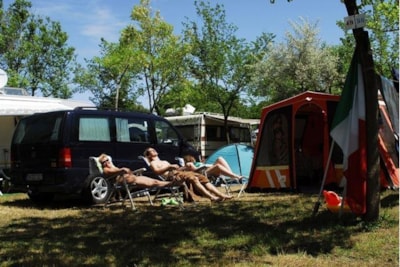 Pitch   A + car + tent or caravan + electricity 8A + digital TV + water and drainage point — 3