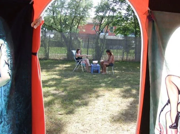 Emplacement  B + 1 Voiture + Tente Ou Caravane + Électricité 6,3A + Digital Tv+ Raccordement Eau Courante / Évacuation