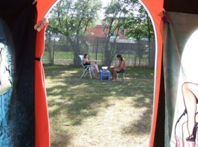 Pitch  B + car + tent or caravan + electricity 6,3A + digital TV+ water and drainage point — 5