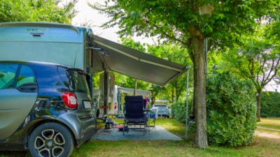 Pitch Aplus (first line) + car + tent or caravan + electricity 10A + digital TV + water and drainage point — 3