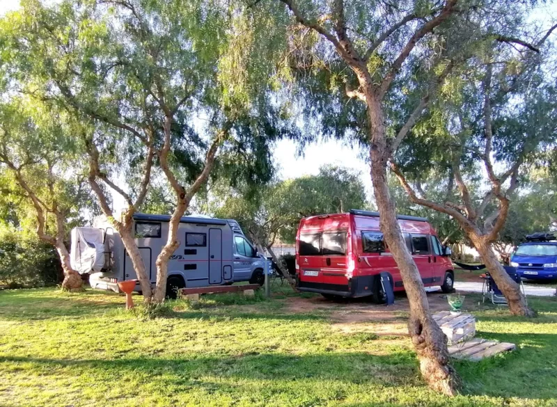 Emplacement Pour Campingcar/ Caravane