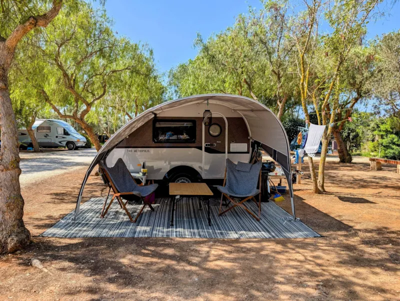 Emplacement Pour Campingcar/ Caravane