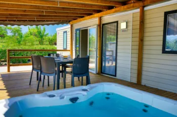 Mietunterkunft - Mobil Home Prestige Climatisé Avec Spa, 2 Ch, 2 Salles D'eau, 2 Wc (Année 2025) - Camping les Floralies