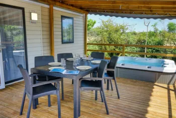 Mietunterkunft - Mobil Home Prestige Climatisé Avec Spa, 3 Ch, 2 Salles D'eau, 2 Wc (Année 2025) - Camping les Floralies