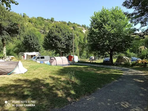 Stellplatz - Stellplatz + Fahrzeug - image n°2 - Camping municipal le Pré Coulet