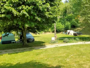  - Emplacement + voiture - Camping municipal le Pré Coulet