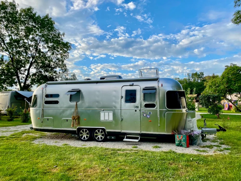 Emplacement - Emplacement Caravane Double Essieu - Camping de l'Ile