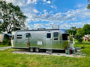 Emplacement - Emplacement Caravane Double Essieu - Camping de l'Ile