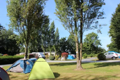 Piazzola : Auto + Tenda/Roulotte O Camper + Elettricità 10A + 1 Bambino - 7 Anni