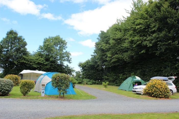 Forfait Confort (1 Tente/Caravane Ou Camping-Car/1 Voiture/Électricité 10A)