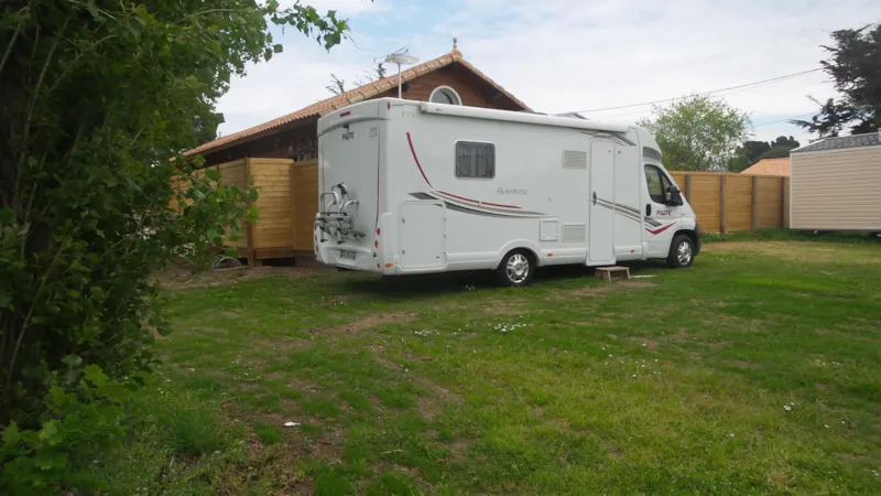 Forfait Camping Key : 1 Voiture + 1 Tente Ou 1 Caravane Ou 1 Camping-Car + Electricité