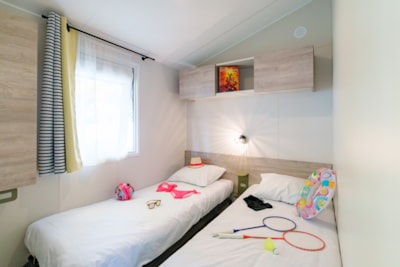 Quiétude Premium 35m² mobile home - 3 bedrooms + television, dishwasher, and deck chairs/sun loungers — 6