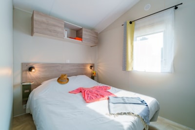 Quiétude Premium 35m² mobile home - 3 bedrooms + television, dishwasher, and deck chairs/sun loungers — 8