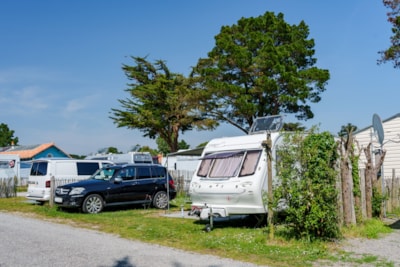 Comfort Package with electricity: 1 car + 1 tent or 1 caravan or 1 camper — 2