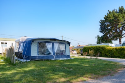 Comfort Package with electricity: 1 car + 1 tent or 1 caravan or 1 camper — 5