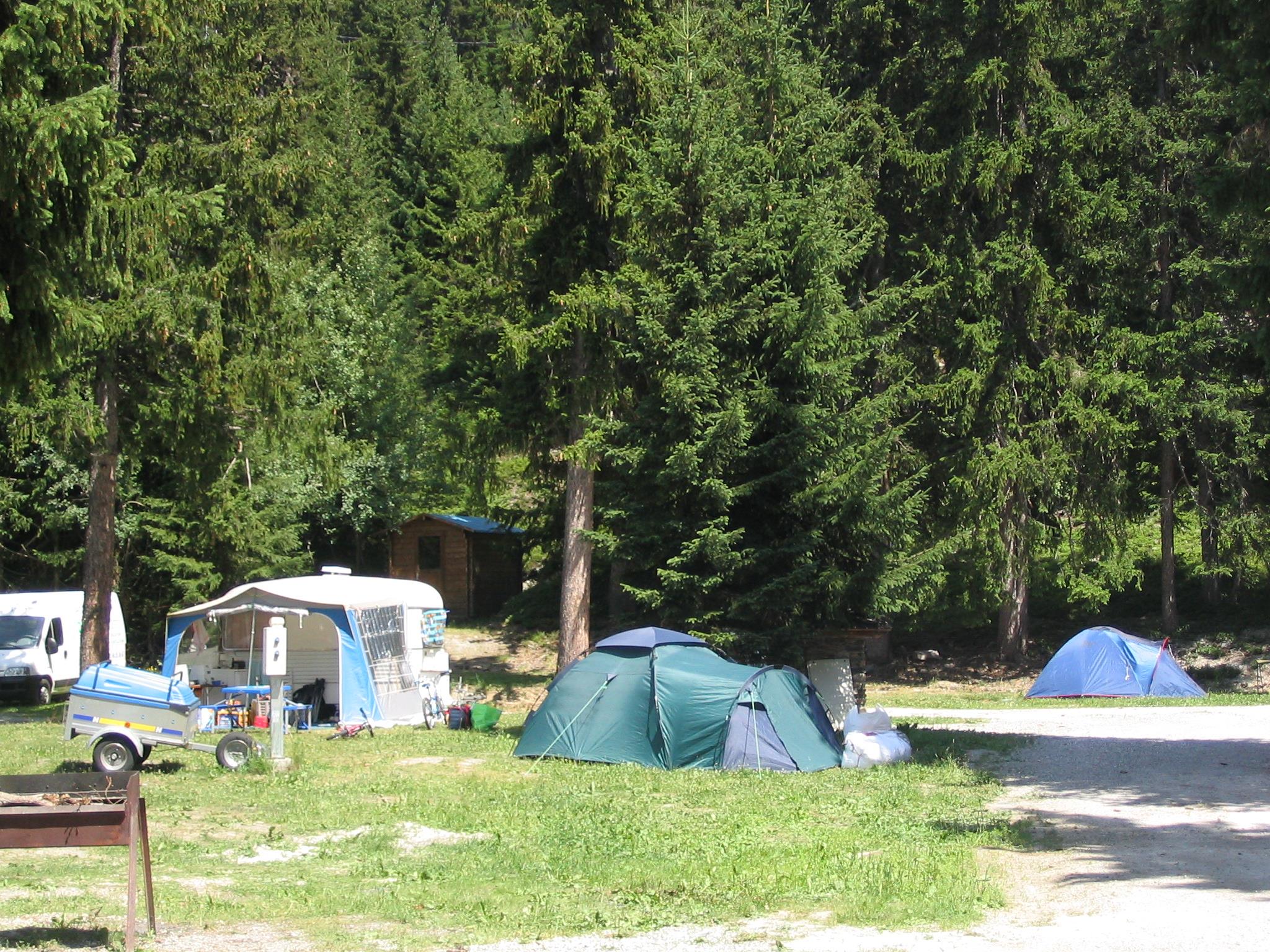 Emplacement - Emplacement Tente, Caravane Ou Camping Car, Électricité En Option - Camping La Forêt