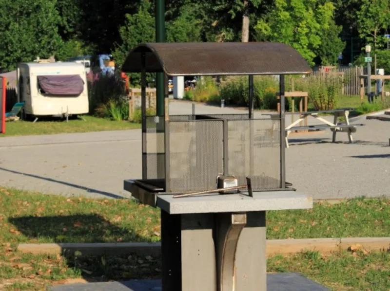 Emplacement + 1 Voiture + Tente, Caravane Ou Camping-Car