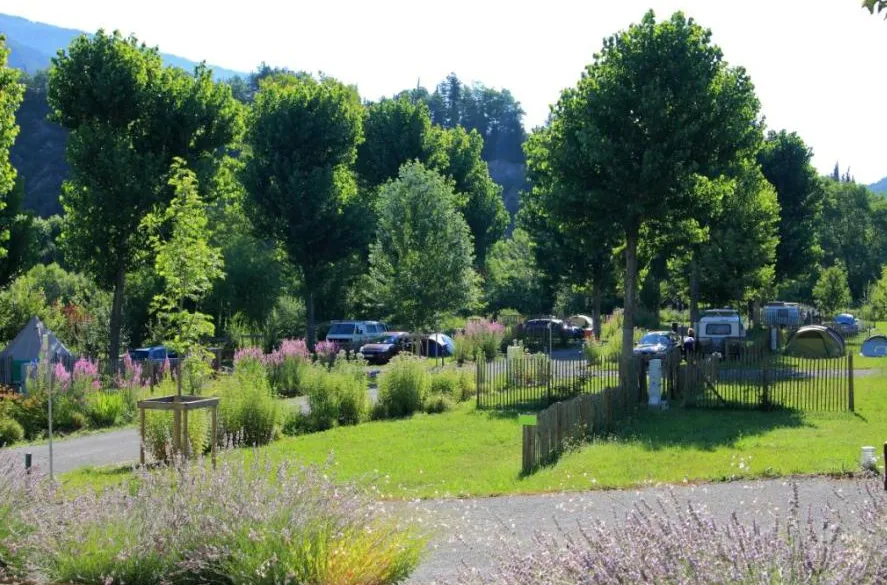 Pitch - Pitch + 1 Car + Tent , Caravan Or Motor Home - CAMPING LOU GOURDAN