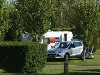Stellplatz - Stellplatz - 2 People + Fahrzeug + Strom - Camping Homair - Riva Bella