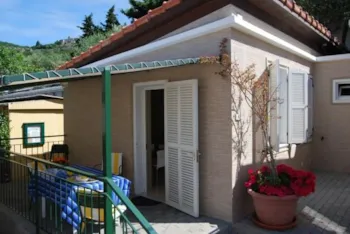 Mietunterkunft - Bungalow Mit Sanitäranlagen Edera - Camping Park Mara
