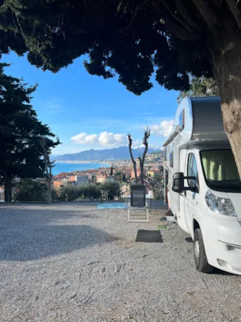 Stellplatz - Comfort Stellplatz Wohnwagen Oder Wohnmobil + Strom 4A - Camping Park Mara