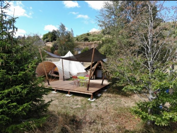 Location - Tente Prêt À Camper Insolite - Domaine de l'Ours