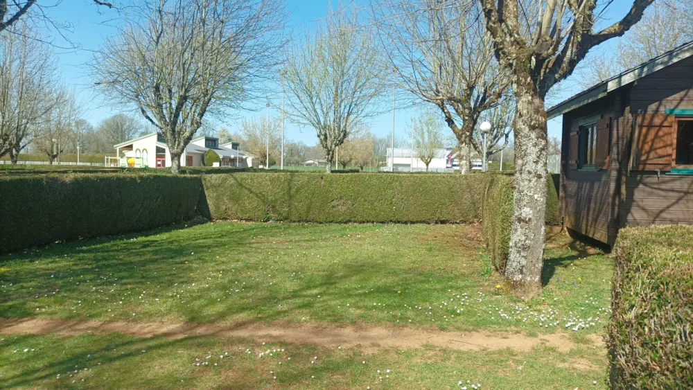Emplacement - Forfait Emplacement 2 Personnes + Voiture - 85M² - Camping L'Echappée Verte