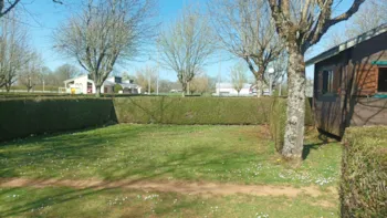 Emplacement - Forfait Emplacement 2 Personnes + Voiture - 85M² - Camping L'Echappée Verte