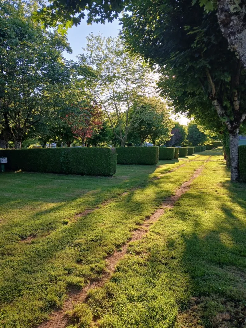 Forfait Emplacement 2 Personnes + Voiture - 85M²