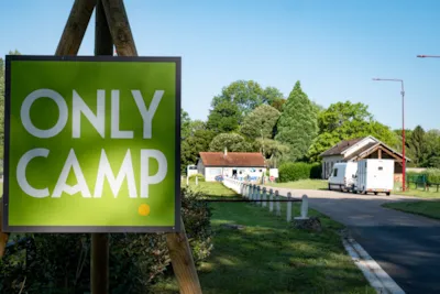 Camping Onlycamp Les Berges de l'Yonne - Bourgondië-Franche-Comté