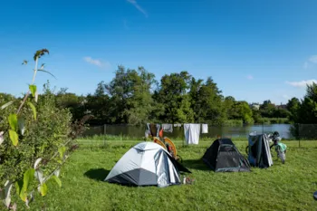 Stellplatz - Camping-Pauschale (Stellplatz, 2 Personen, 1 Fahrzeug) - Camping Onlycamp Les Berges de l'Yonne
