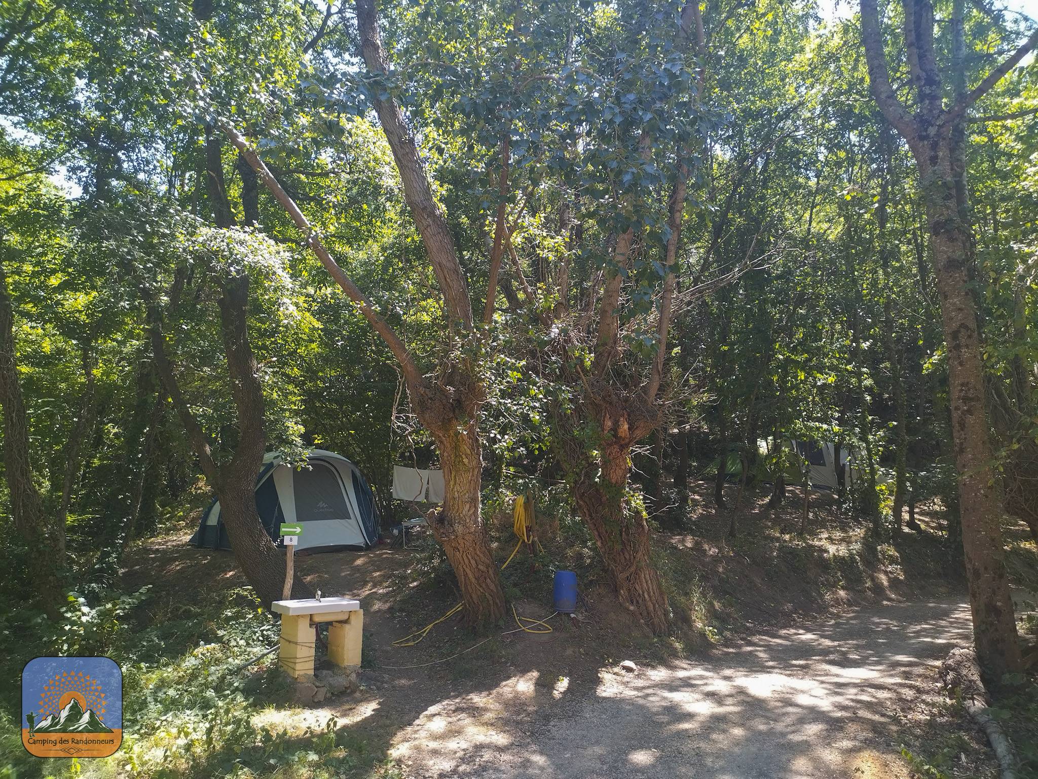 Forfait emplacement 1 tente (7x3m max.) (prix basé sur 2 pers.) Avec électricité. Pas de véhicule
