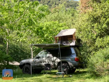 Stellplatz - Pauschale Stellplatz + 1 Fahrzeug + Zelt + Strom - Camping Des Randonneurs