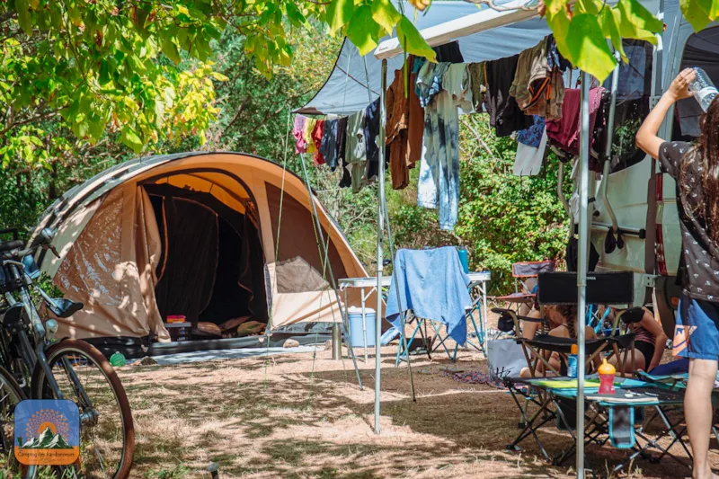 Xl Forfait Emplacement + 1 Véhicule  + 1 Tente (Max. 7X3m ) + Électricité (Tarif Base 2 Pers.)