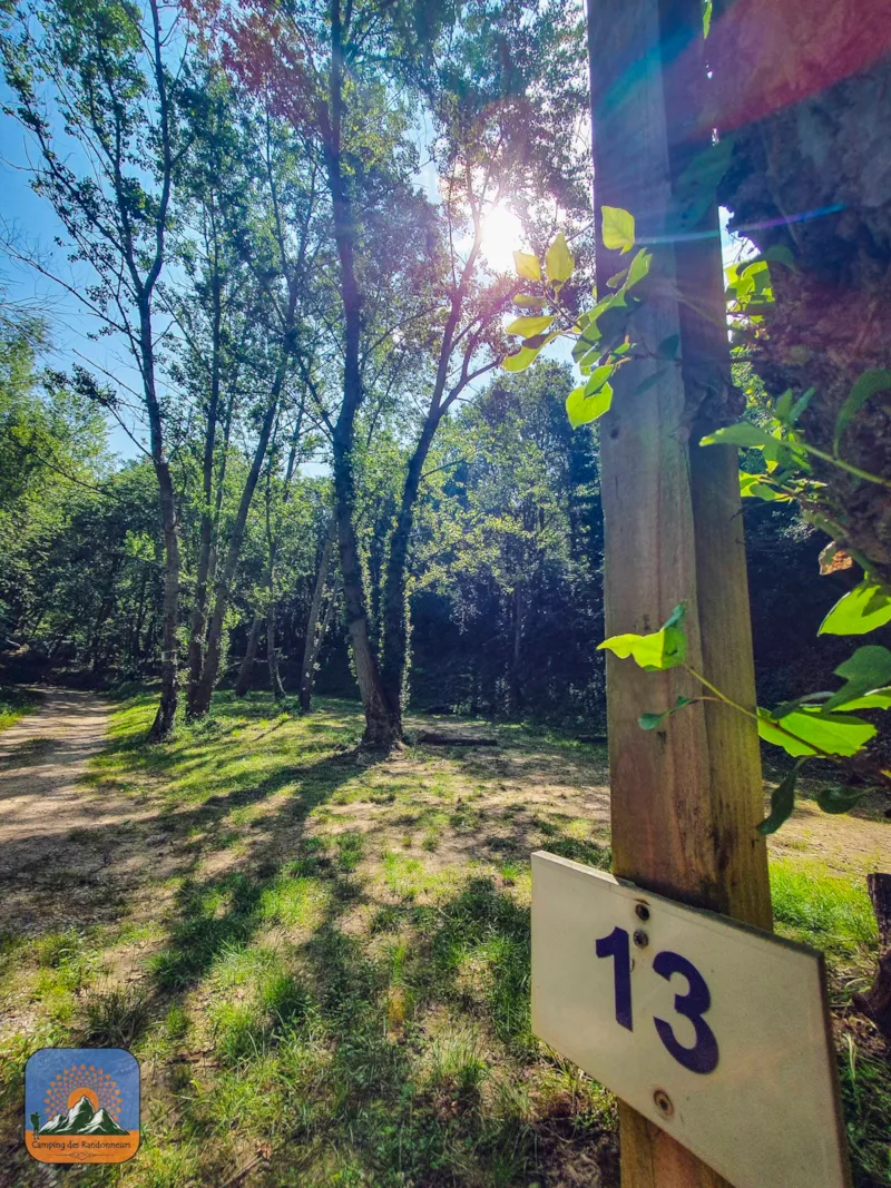 Xl Forfait Emplacement + 1 Véhicule  + 1 Tente (Max. 7X3m ) + Électricité (Tarif Base 2 Pers.)