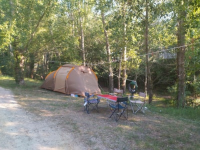 Package pitch 1 tent  (7x3m max.)  (price based on 2 persons) With electricity. No vehicle on pitch — 5