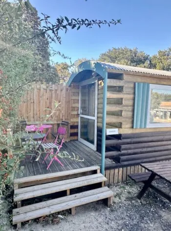 Mietunterkunft - Planwagen - 17M² - 1 Schlafzimmer (Ohne Sanitäranlagen)  2 Erwachsene + 2 Kinder Max. 10 Jahre Alt - Camping La Montagne