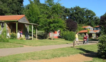 Capfun - Camping Le Hameau du Petit Lay*** - image n°2 - Camping Direct