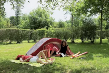 Stellplatz - Pauschale B : Stellplatz + Auto + Strom  10 Amp - Capfun - Camping Le Hameau du Petit Lay***