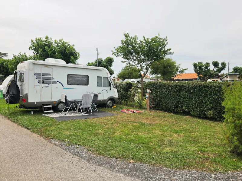 Emplacement Avec Électricité